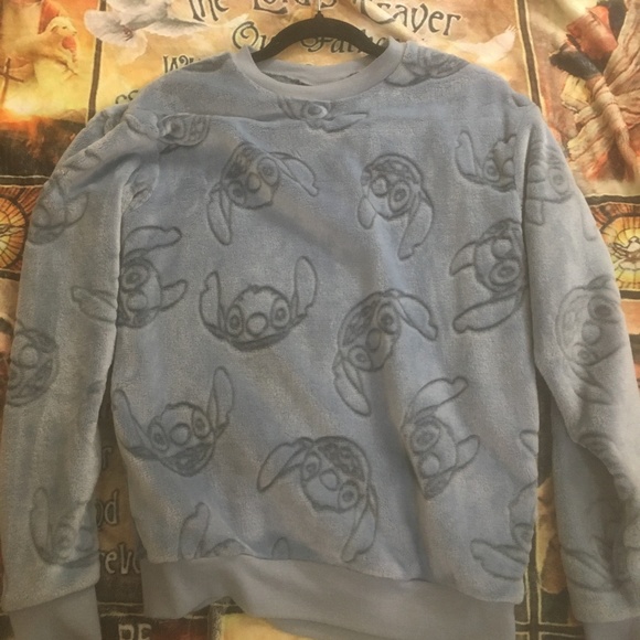 Lilo and Stitch Sweater - Picture 3 of 8